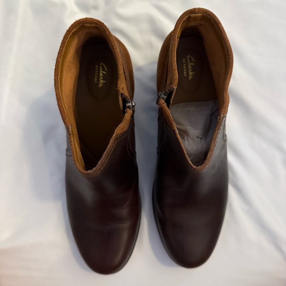 NWT Clarks Artisan Maypearl Lilac Leather and Suede Belted Ankle Boots - Picture 9 of 10